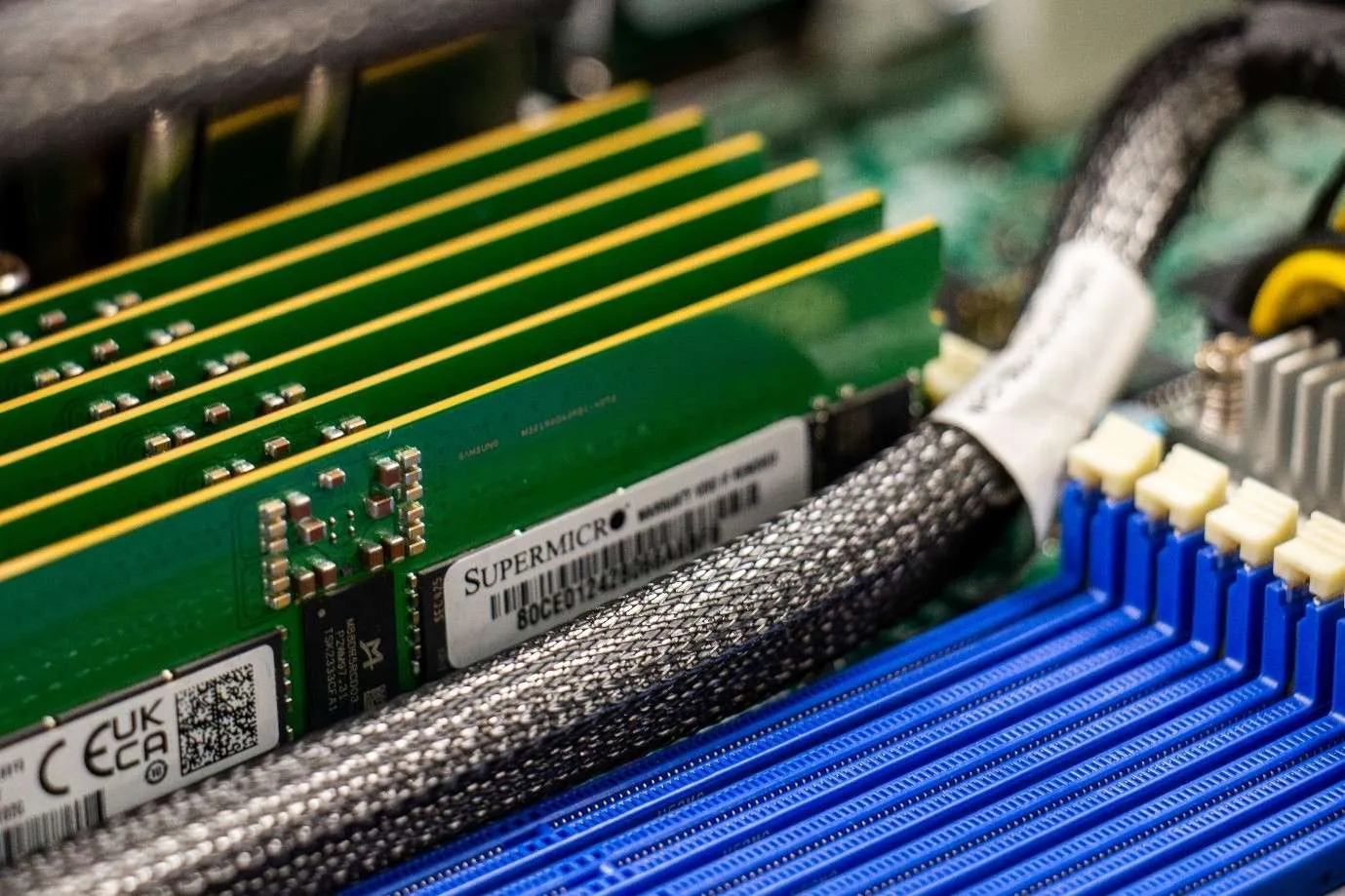 Measuring memory bandwidth on 5th Generation AMD EPYC and Intel Xeon 6 - Boston Limited